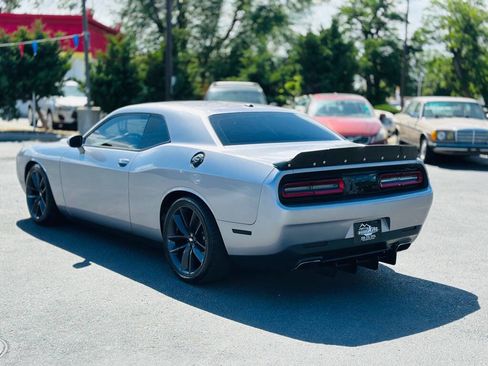 Used 2015 Dodge Challenger SXT RWD image 5