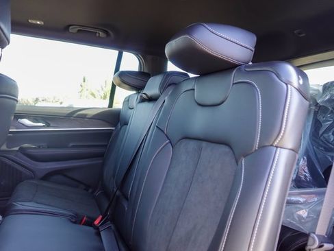 New 2026 Jeep Grand Cherokee L 4WD image 23