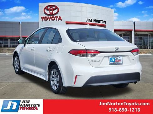 Used 2024 Toyota Corolla LE image 7