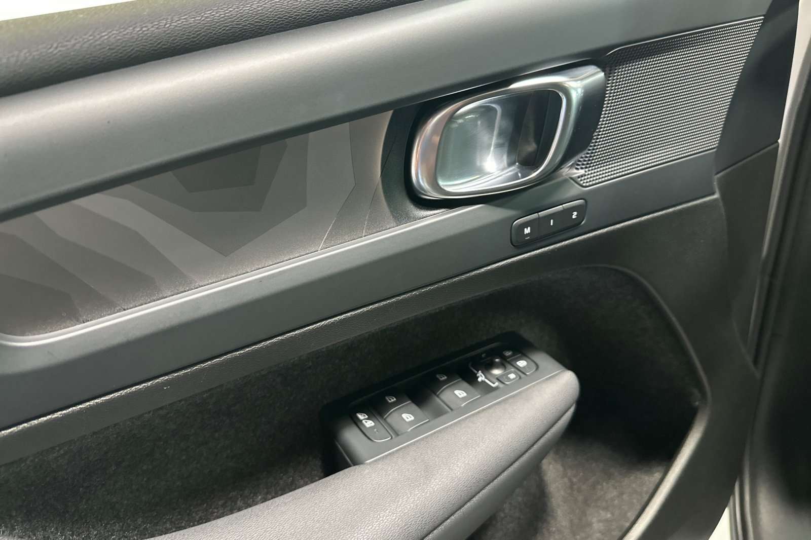 Certified 2023 Volvo C40 P8 Recharge Plus w/ Protection Package Premier AWD/4WD image 15