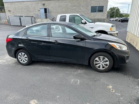 Used 2015 Hyundai Accent GLS FWD image 3