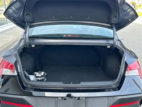 Certified 2025 Hyundai Elantra Sport w/ Cargo Package image 12
