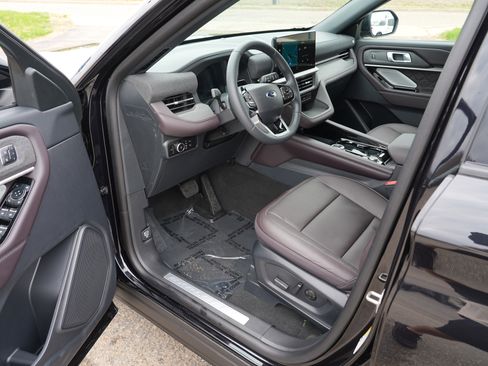 New 2026 Ford Explorer Platinum w/ LUX Leather Package AWD/4WD image 14