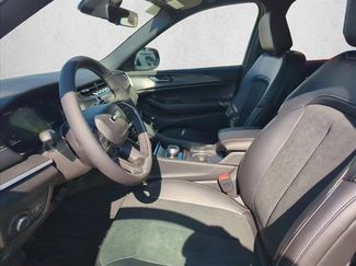 New 2025 Jeep Grand Cherokee Altitude video 3