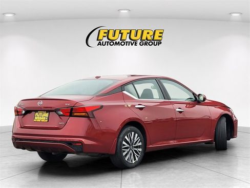 Used 2024 Nissan Altima 2.5 SV image 4