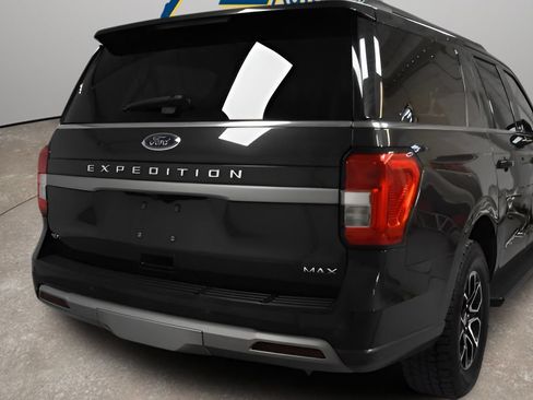 Used 2024 Ford Expedition Max XLT RWD image 3