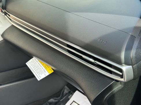 Used 2023 Hyundai Elantra Limited image 24