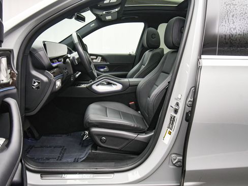 Used 2025 Mercedes-Benz GLS 450 4MATIC image 20