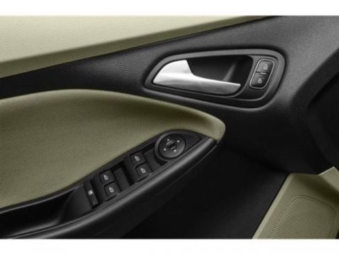 Used 2018 Ford Focus SE w/ SE Appearance Package image 23