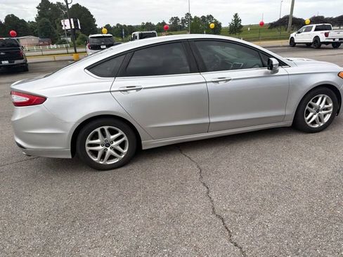 Used 2016 Ford Fusion SE FWD image 11
