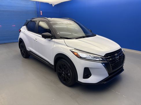 Used 2024 Nissan Kicks SR w/ SR Premium Package image 2