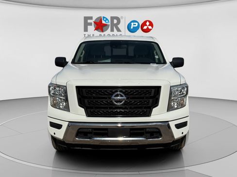 Used 2022 Nissan Titan SV w/ SV Convenience Package image 8