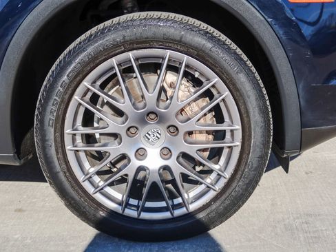 Used 2015 Porsche Cayenne S image 29