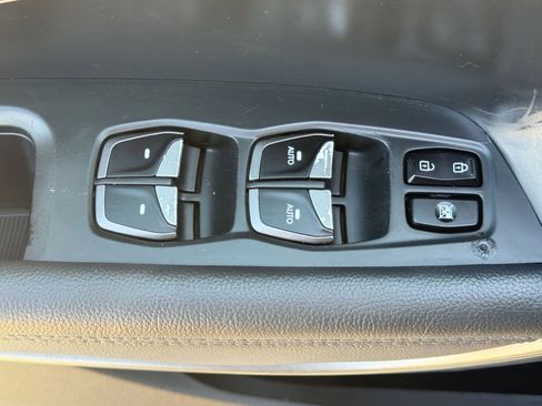 Used 2018 Hyundai Santa Fe Limited FWD image 22