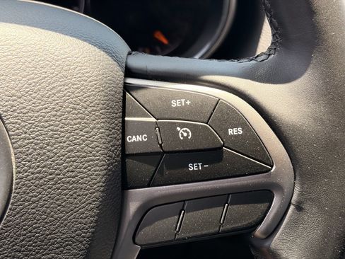 Used 2019 Jeep Grand Cherokee Laredo RWD image 26