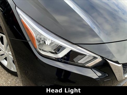 Used 2022 Nissan Versa S image 29