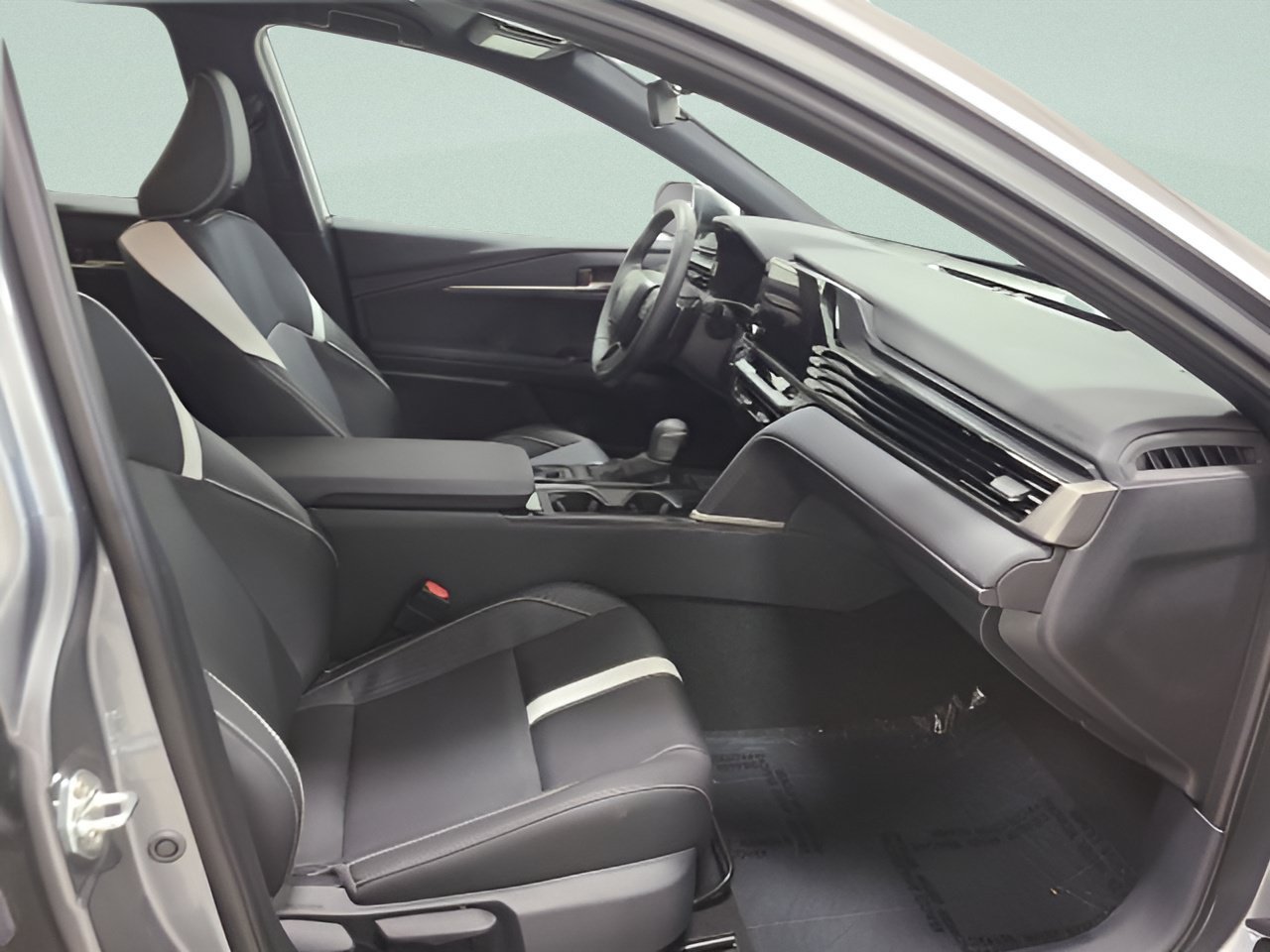 Used 2025 Toyota Camry SE FWD image 12