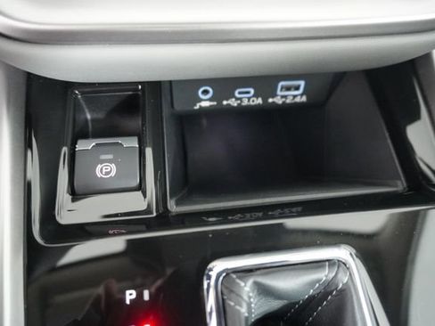 Used 2025 Subaru Legacy Premium AWD/4WD image 29