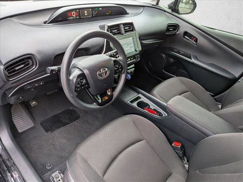 Used 2022 Toyota Prius LE image 12