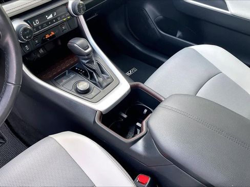 Used 2024 Toyota RAV4 Limited image 16