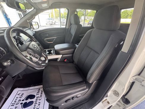 Used 2018 Nissan Titan SV w/ SV Convenience Package AWD/4WD image 21