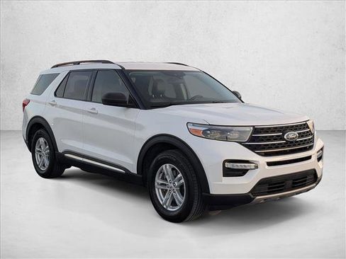 Used 2022 Ford Explorer XLT w/ Equipment Group 202A RWD image 3