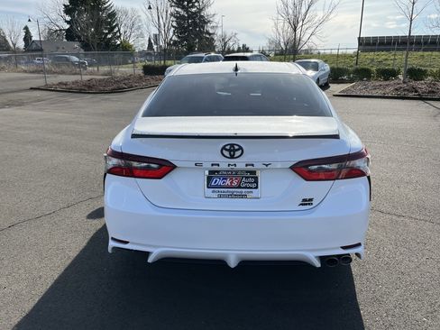 Used 2021 Toyota Camry SE image 4