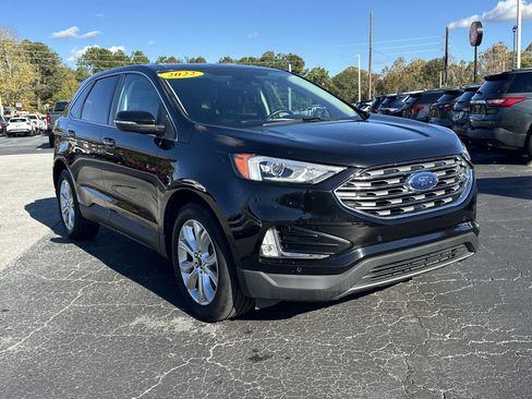 Used 2022 Ford Edge Titanium image 2