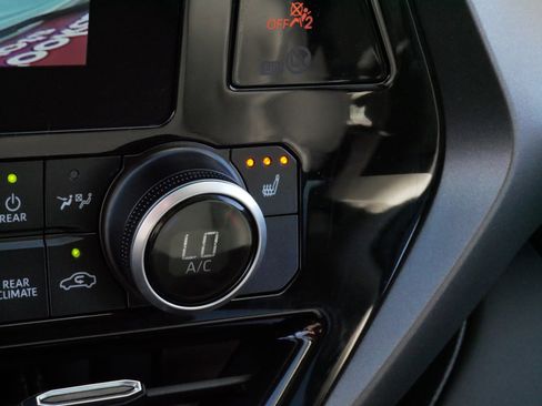 Certified 2025 Toyota Highlander XLE image 31