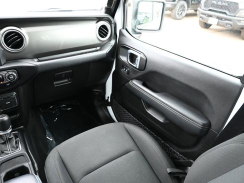 Used 2023 Jeep Gladiator Overland image 22