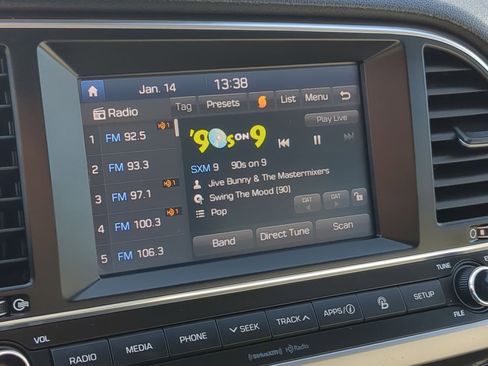 Used 2017 Hyundai Elantra Limited w/ Cargo Package image 17