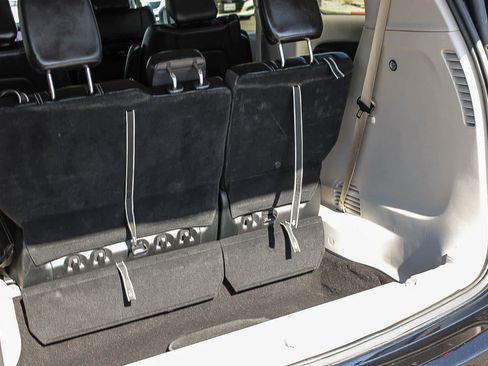 Used 2024 Chrysler Pacifica Limited FWD image 25