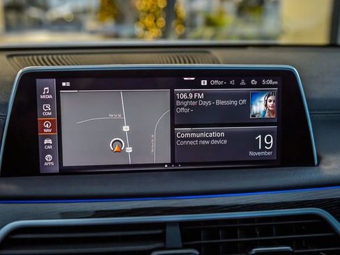 Used 2020 BMW 740i w/ M Sport Package image 20