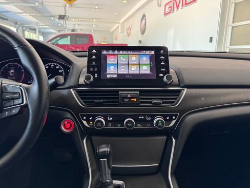 Used 2018 Honda Accord Touring image 17