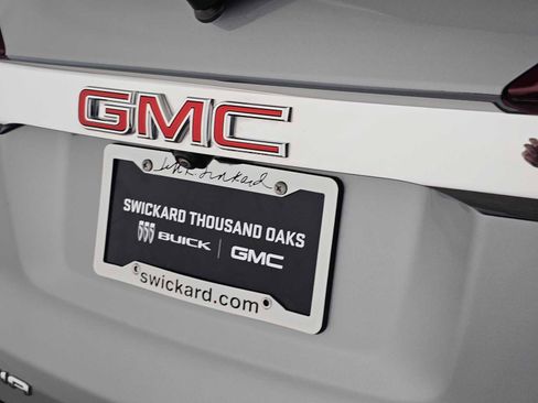 Used 2023 GMC Acadia SLT FWD image 14