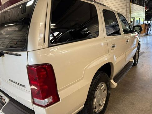 Used 2002 Cadillac Escalade AWD image 24