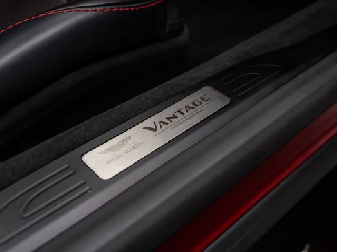 Used 2023 Aston Martin V8 Vantage Roadster RWD image 36