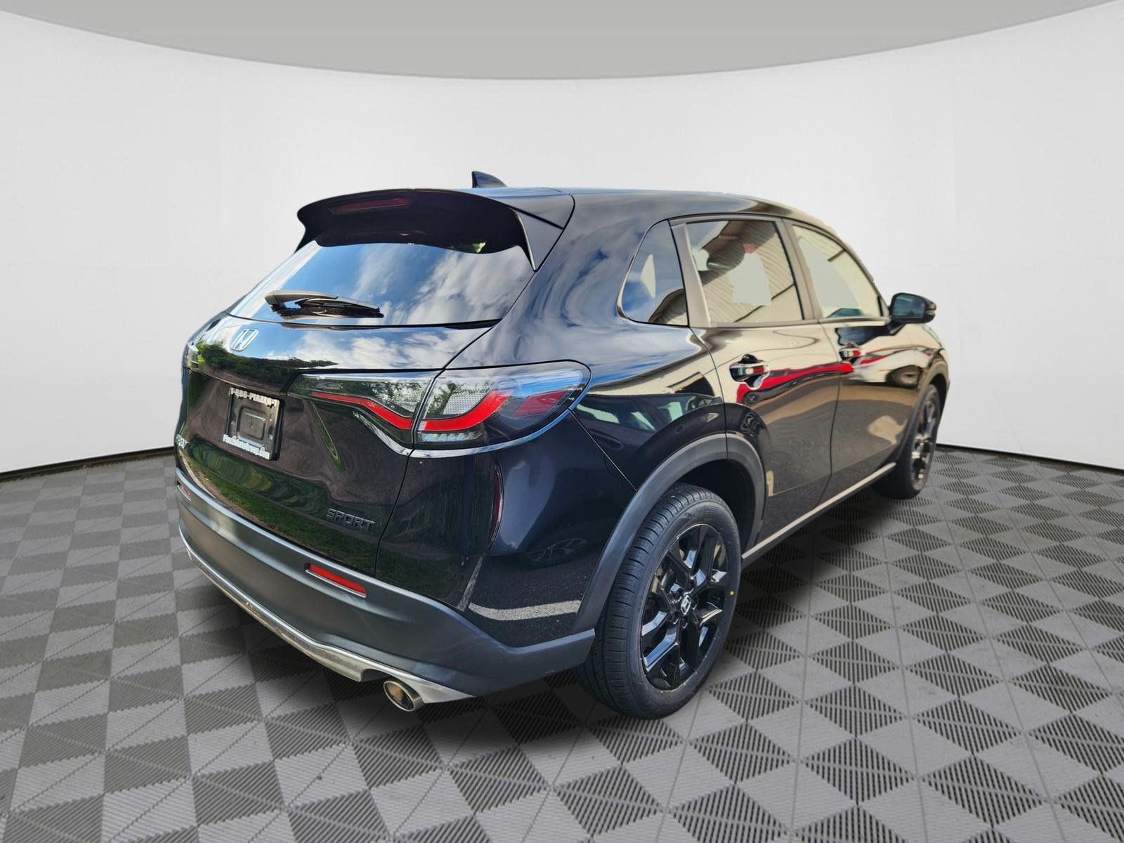 Used 2024 Honda HR-V Sport image 4