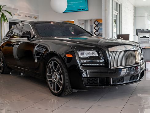 Used 2018 Rolls-Royce Ghost image 2