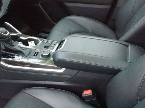 Used 2024 Toyota Highlander Limited image 26