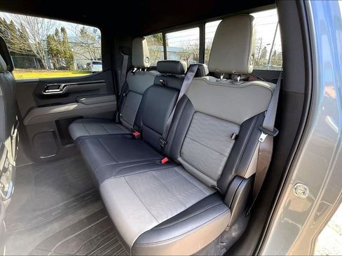 Used 2024 Chevrolet Silverado 1500 ZR2 image 22