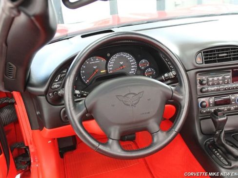 Used 2004 Chevrolet Corvette Convertible w/ Preferred Equipment Group image 28