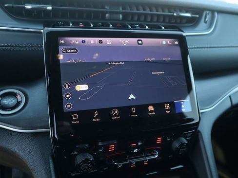 New 2025 Jeep Grand Cherokee Limited image 7