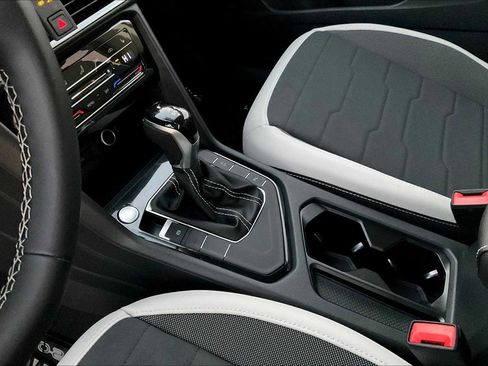 New 2025 Volkswagen Taos SE image 7