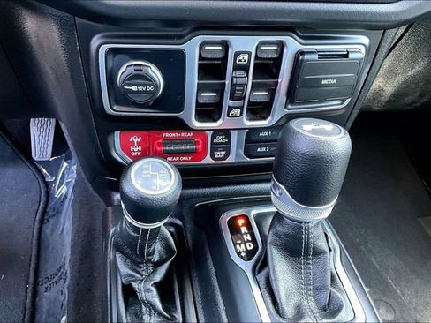 Used 2025 Jeep Wrangler Unlimited Rubicon 4xe w/ Safety Group AWD/4WD image 15