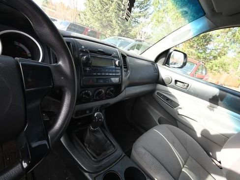 Used 2012 Toyota Tacoma 4x4 Access Cab image 9