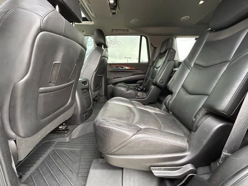 Used 2019 Cadillac Escalade Luxury w/ Escalade Sport Edition image 28