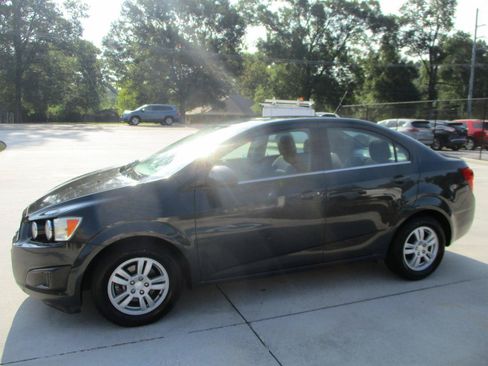 Used 2015 Chevrolet Sonic LT FWD image 7