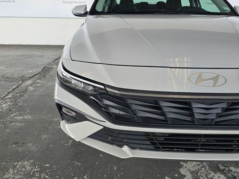 Used 2024 Hyundai Elantra SE image 20