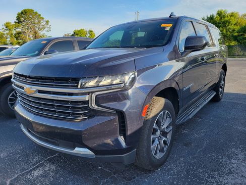 Used 2021 Chevrolet Suburban LT RWD image 1